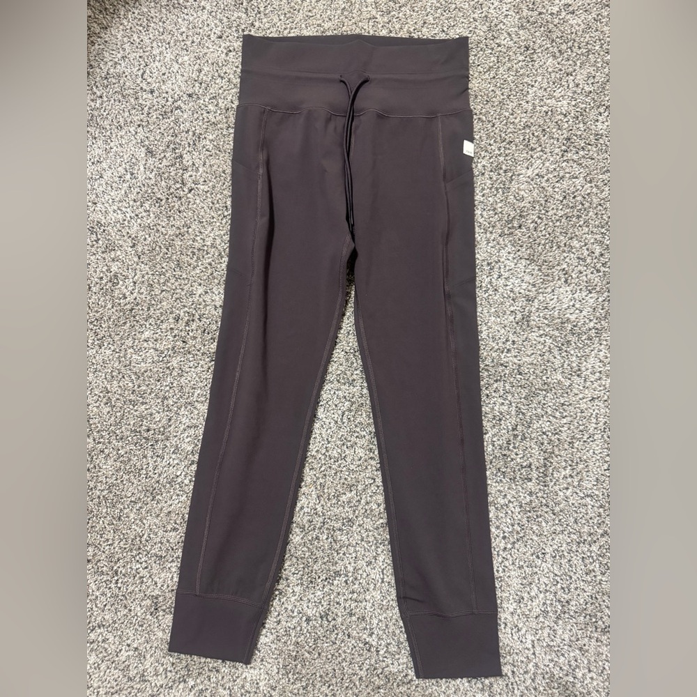 Vuori Plum jogger tie waist leggings. Medium. NWOT